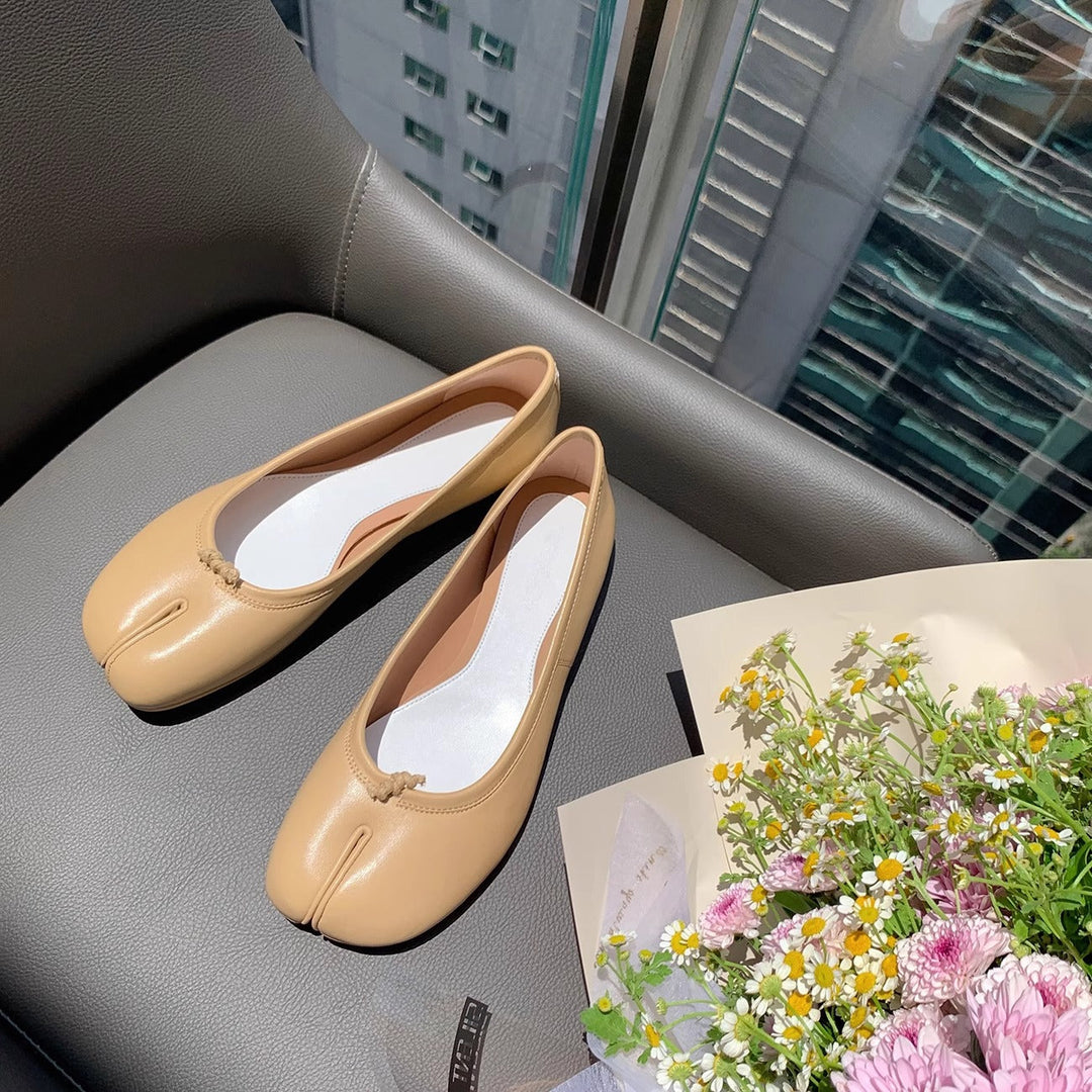 Damen Ballerinas mit glänzender Oberflächenstruktur und zierlicher Schleifenverzierung