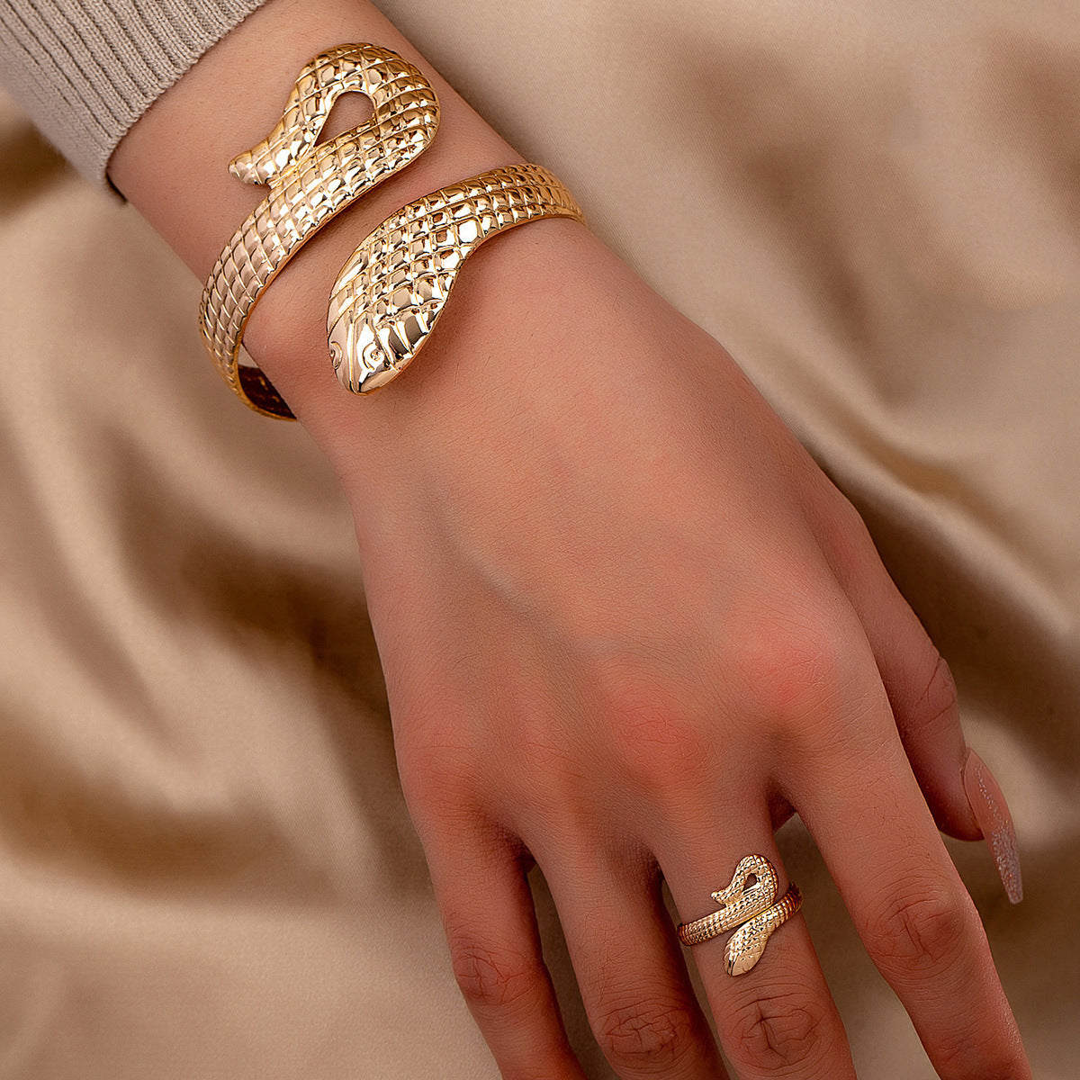 Damen Armreif und Ring im eleganten Schlangen-Design Shop Nory