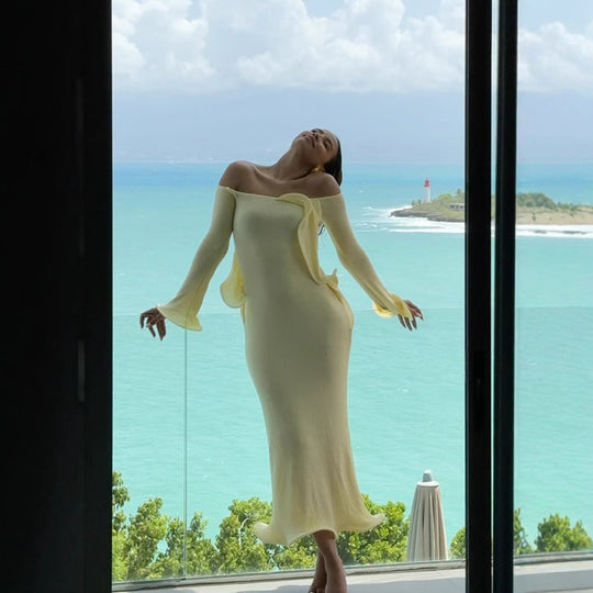 Damen Figurbetontes Strick-Maxikleid mit Carmenausschnitt und ausgestellten Ärmeln Shop Nory