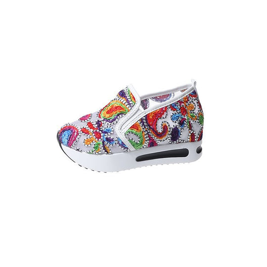 Damen Slip-On Keil-Sneaker mit besticktem Canvas-Obermaterial und luftgepolsterter Plateau-Sohle Shop Nory