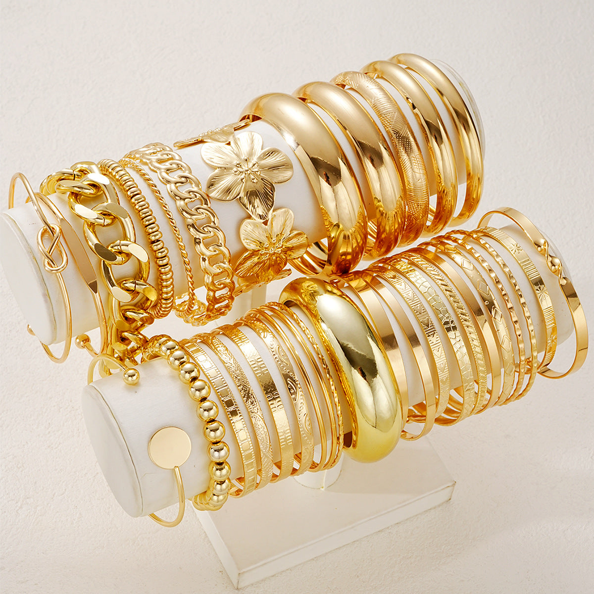 Damen Armreifen-Set mit kunstvollen Designs und glänzenden Oberflächen Shop Nory