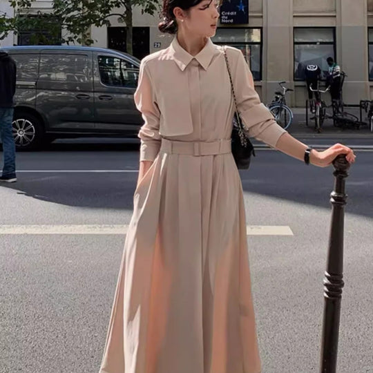 Damen Modernes Hemdblusen-Maxikleid mit taillierendem Stoffgürtel und weitem Tellerrock Shop Nory