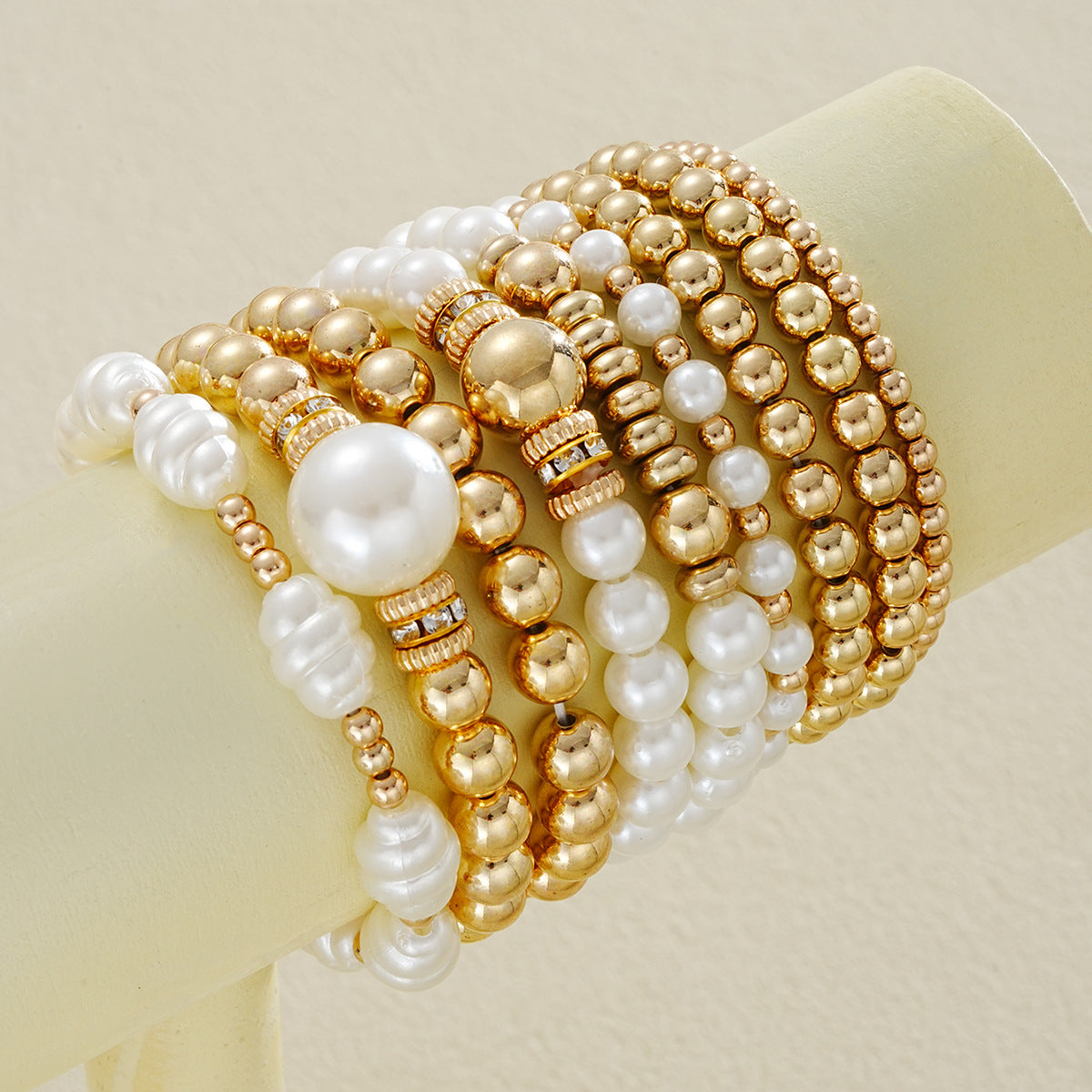 Damen Armreif-Set mit eleganten Perlen- und Goldakzenten Shop Nory