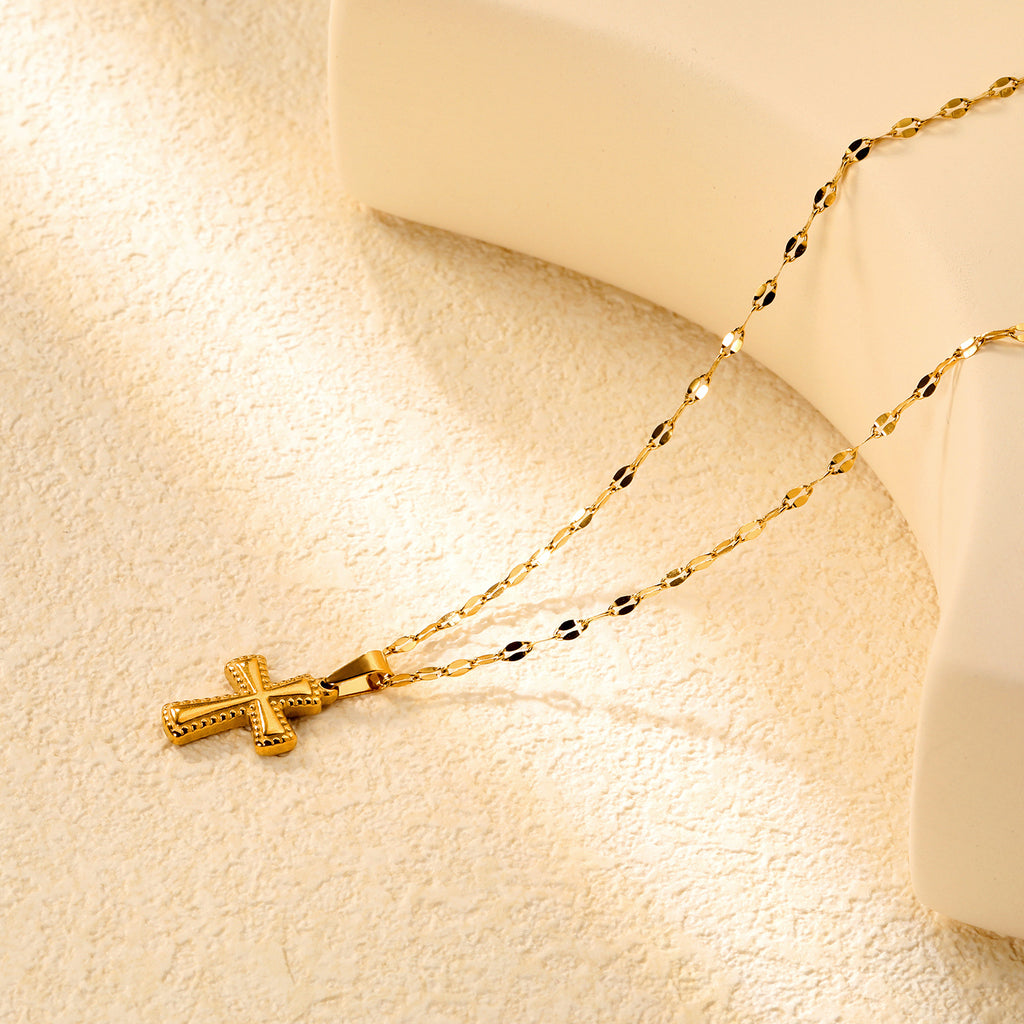 Damen Halskette mit goldenem Kreuzanhänger und elegantem Gliederdesign Shop Nory