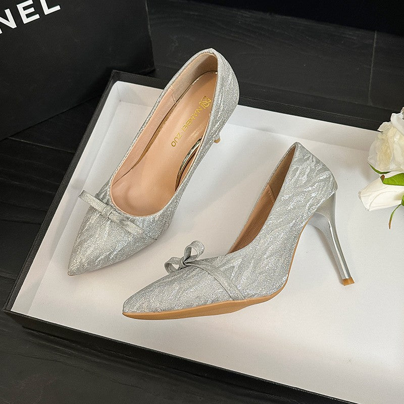 Damen Glänzende spitz zulaufende Stiletto‑Pumps mit Zier‑Schleife Shop Nory