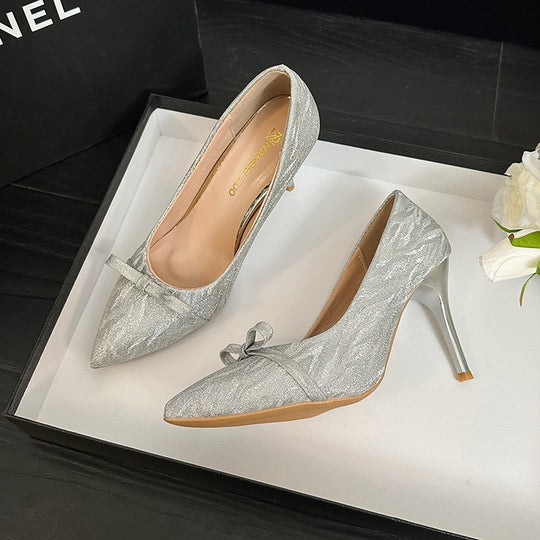 Damen Glänzende spitz zulaufende Stiletto‑Pumps mit Zier‑Schleife Shop Nory