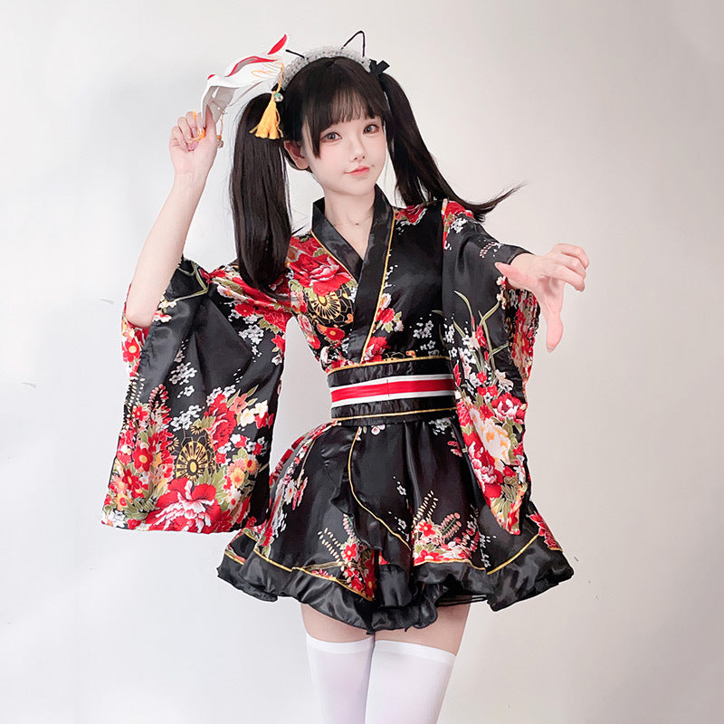 Damen Kimono Kleid mit einem verspielten Schnitt und floralen Akzenten Shop Nory