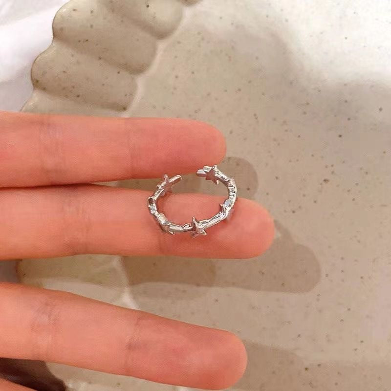 Damen Ring mit modernem, skulpturalem Design und eleganten Akzenten Shop Nory