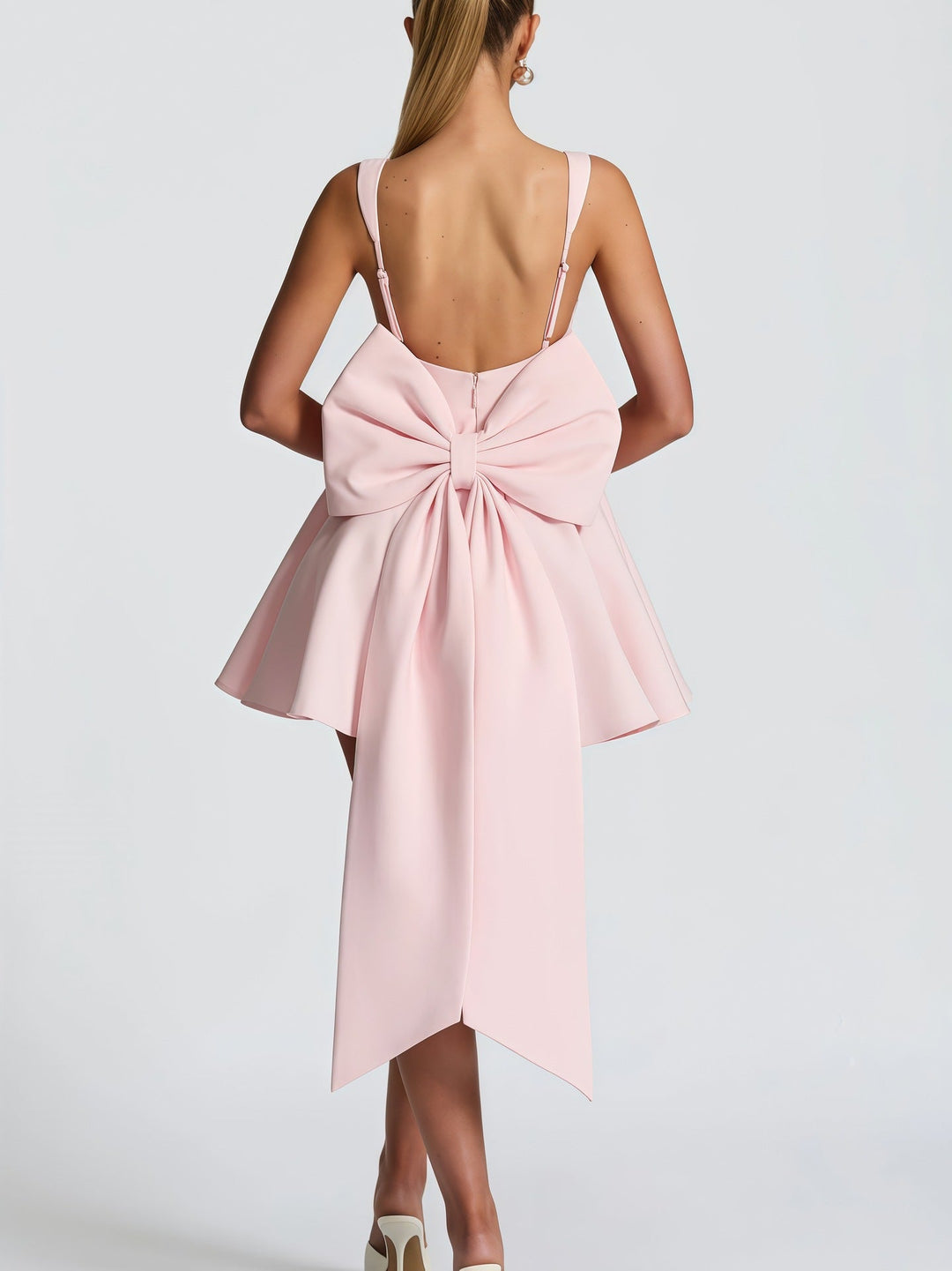 Damen Cocktailkleid mit oversized Schleifen-Design und fließendem Rock