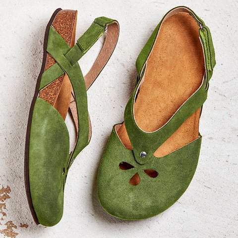 Damen nan geschlossene Slingback-Sandale aus Veloursleder mit ergonomischem Kork-Fußbett und dekorativen Loch-Aussparungen