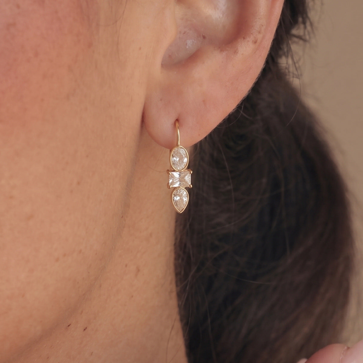 Damen elegante Ohrhänger mit funkelnden Zirkonia Shop Nory