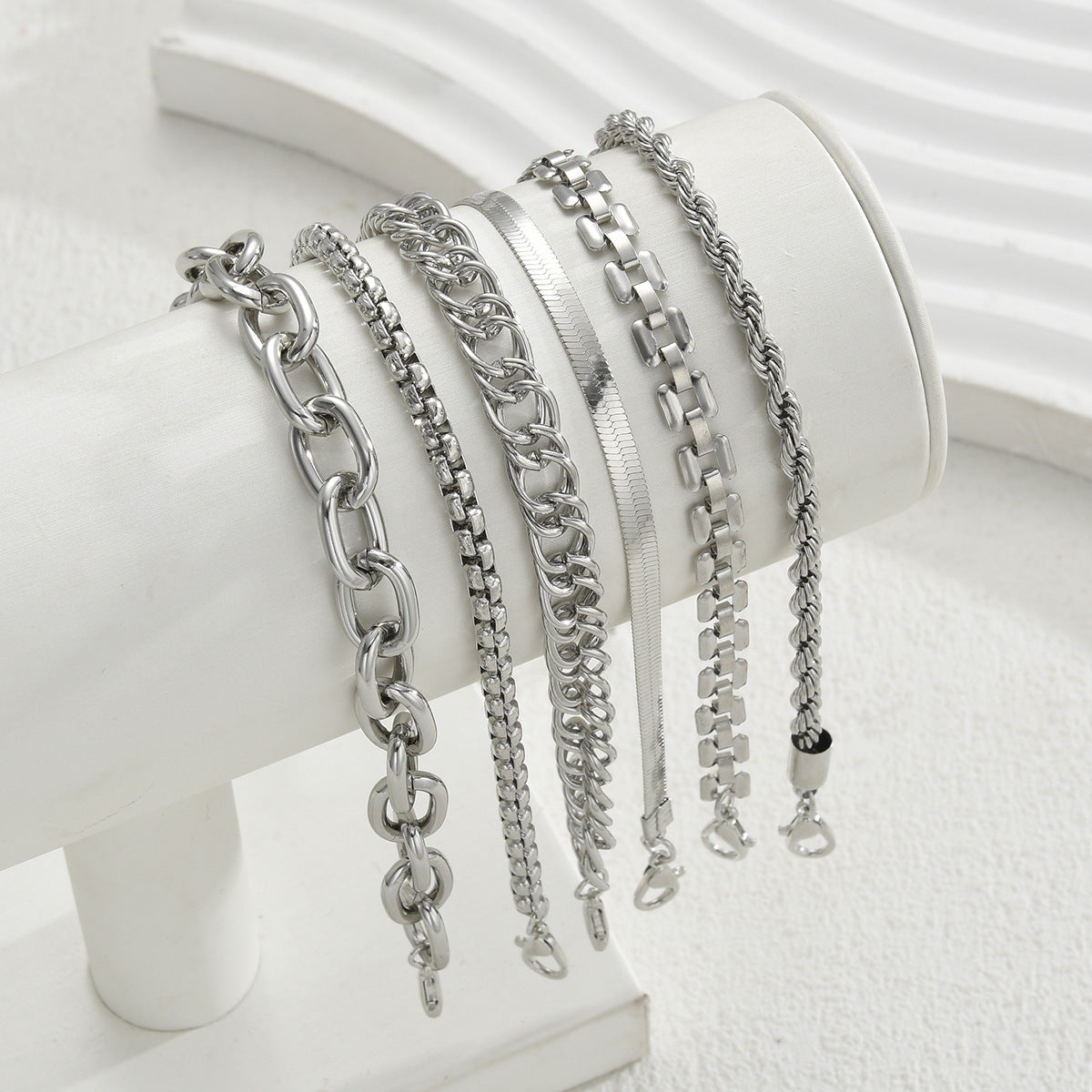 Damen Armreif-Set mit variierenden Kettenformen und strukturierten Designs Shop Nory