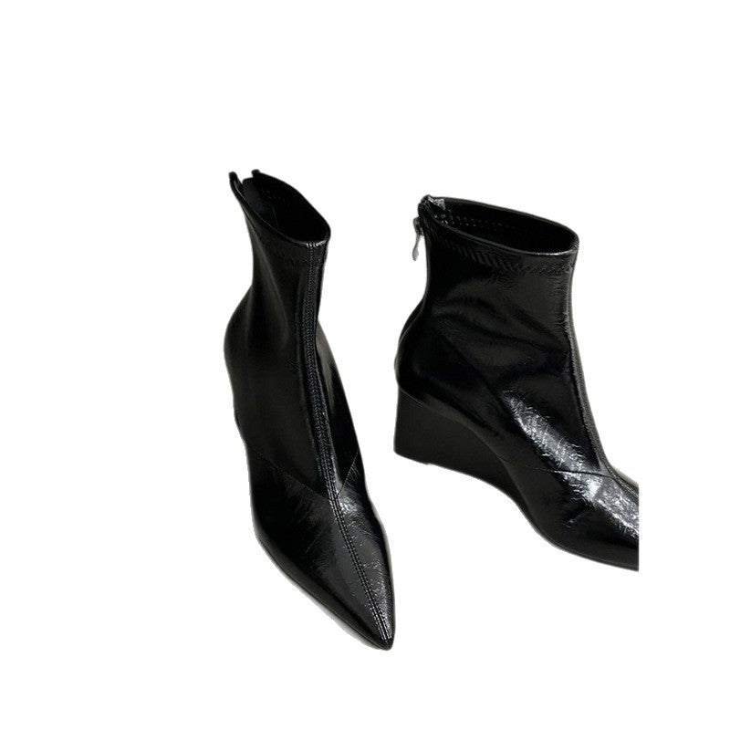 Damen Spitz zulaufende Ankle-Boots mit Sock-Upper und skulptiertem Keilabsatz Shop Nory