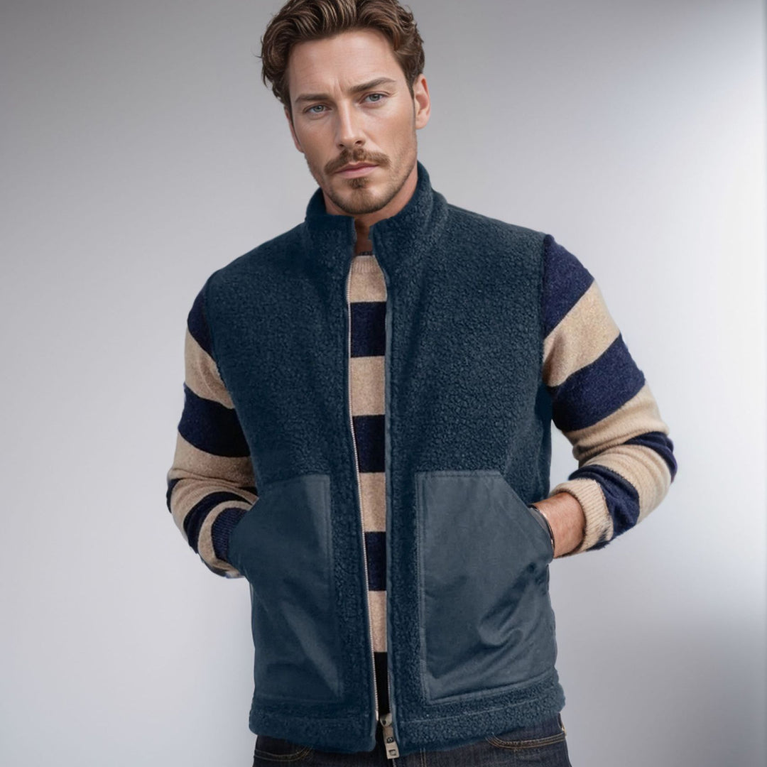 Damen Kurz geschnittene Bouclé-Fleece-Weste mit Stehkragen, Zwei-Wege-Reißverschluss und kontrastierenden Aufsatztaschen Shop Nory