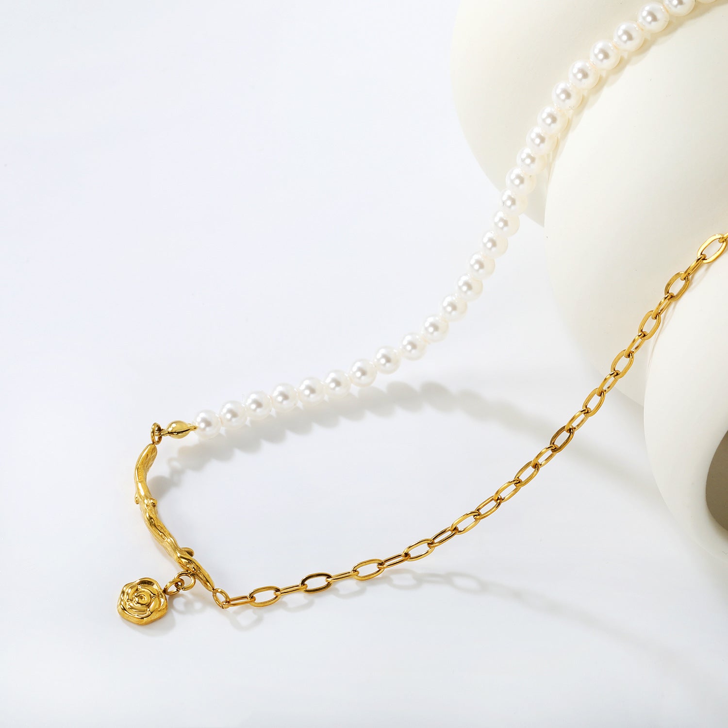 Damen Halskette mit luxuriösen Perlen und goldbeschichtetem Anhänger Shop Nory