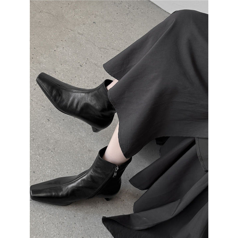 Damen Elegante Leder‑Ankle‑Boots mit quadratischer Zehenform, kurzem Sculpted‑Absatz und Innenreißverschluss Shop Nory