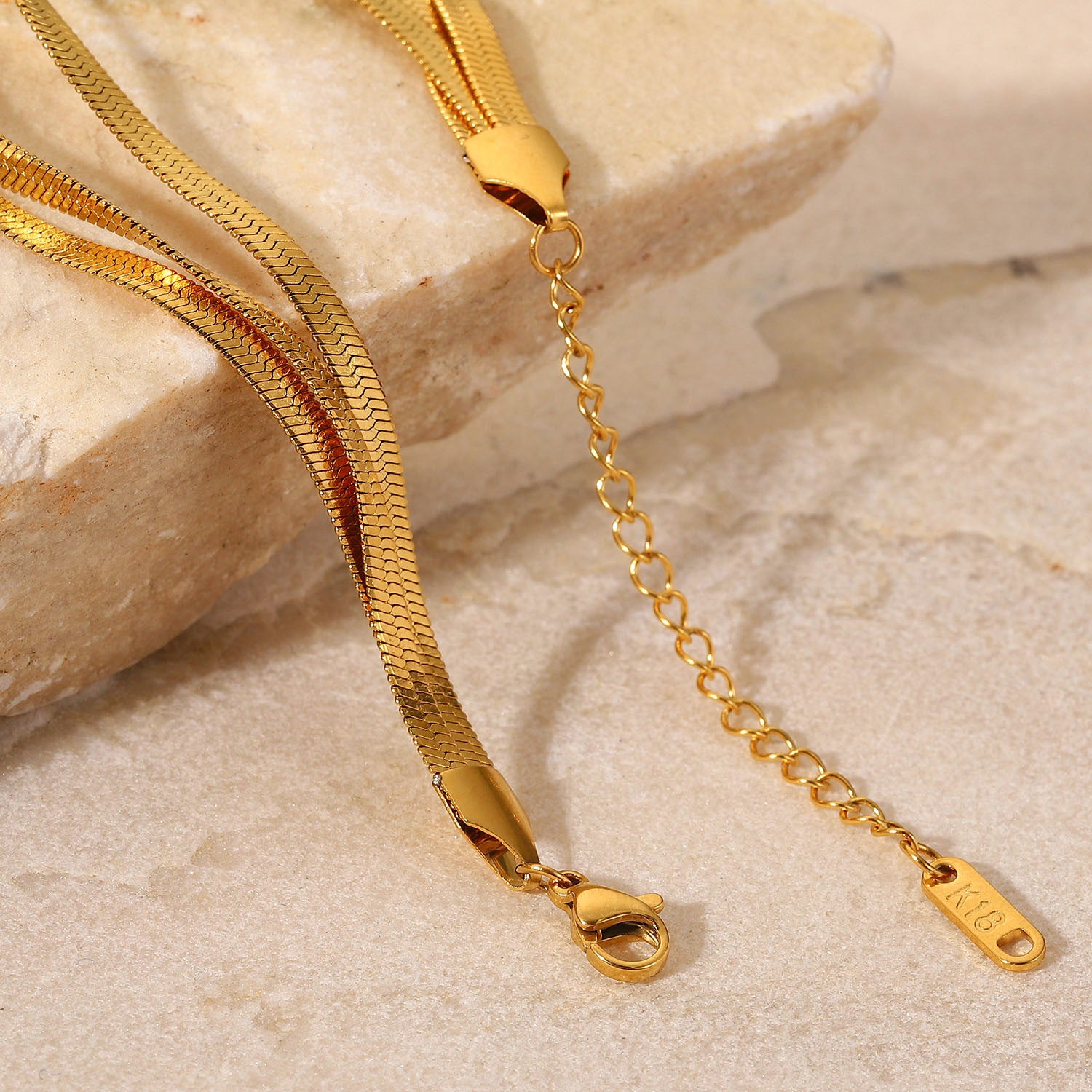 Damen Halskette mit elegantem Spiral-Design und hypoallergener Edelstahlverarbeitung Shop Nory