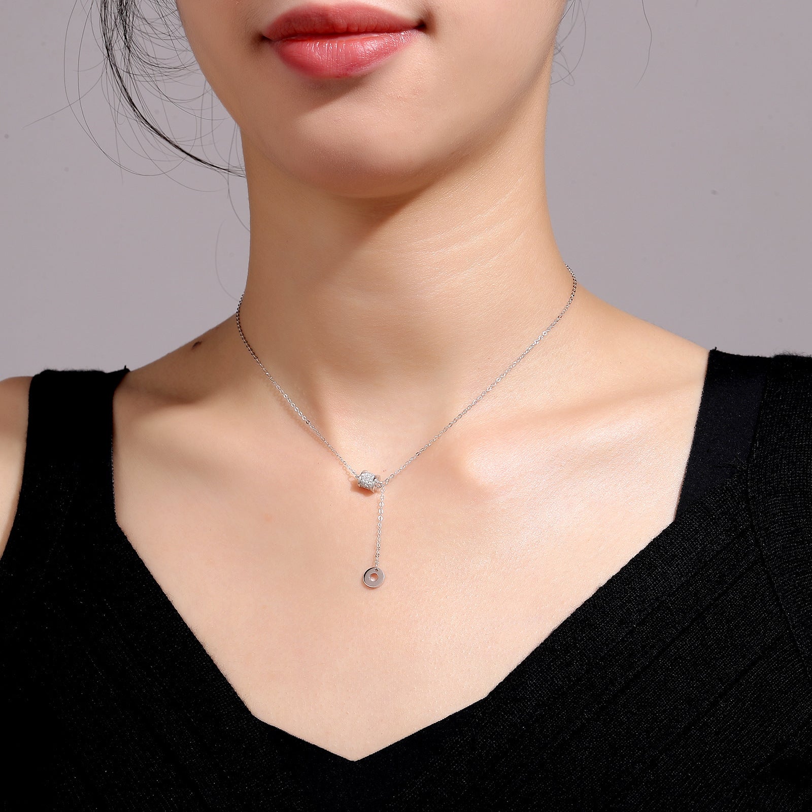 Damen Halskette mit verstellbarem Anhänger und funkelnden Kristallelementen Shop Nory