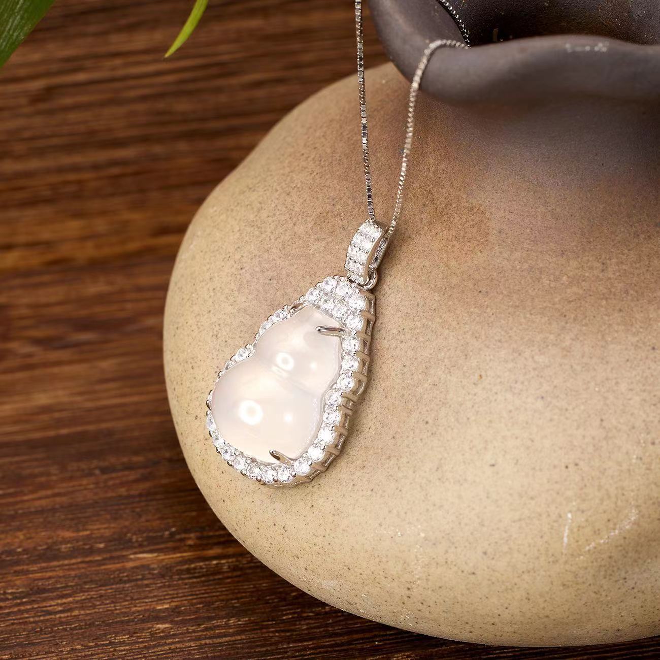 Damen luxuriöse und elegante Perlen-Halskette mit funkelndem Kristallbesatz Shop Nory