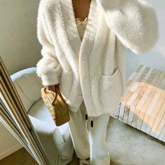 Damen Fluffy-Cardigan mit tiefem V-Ausschnitt, gerippter Knopfleiste und Eingrifftaschen Shop Nory
