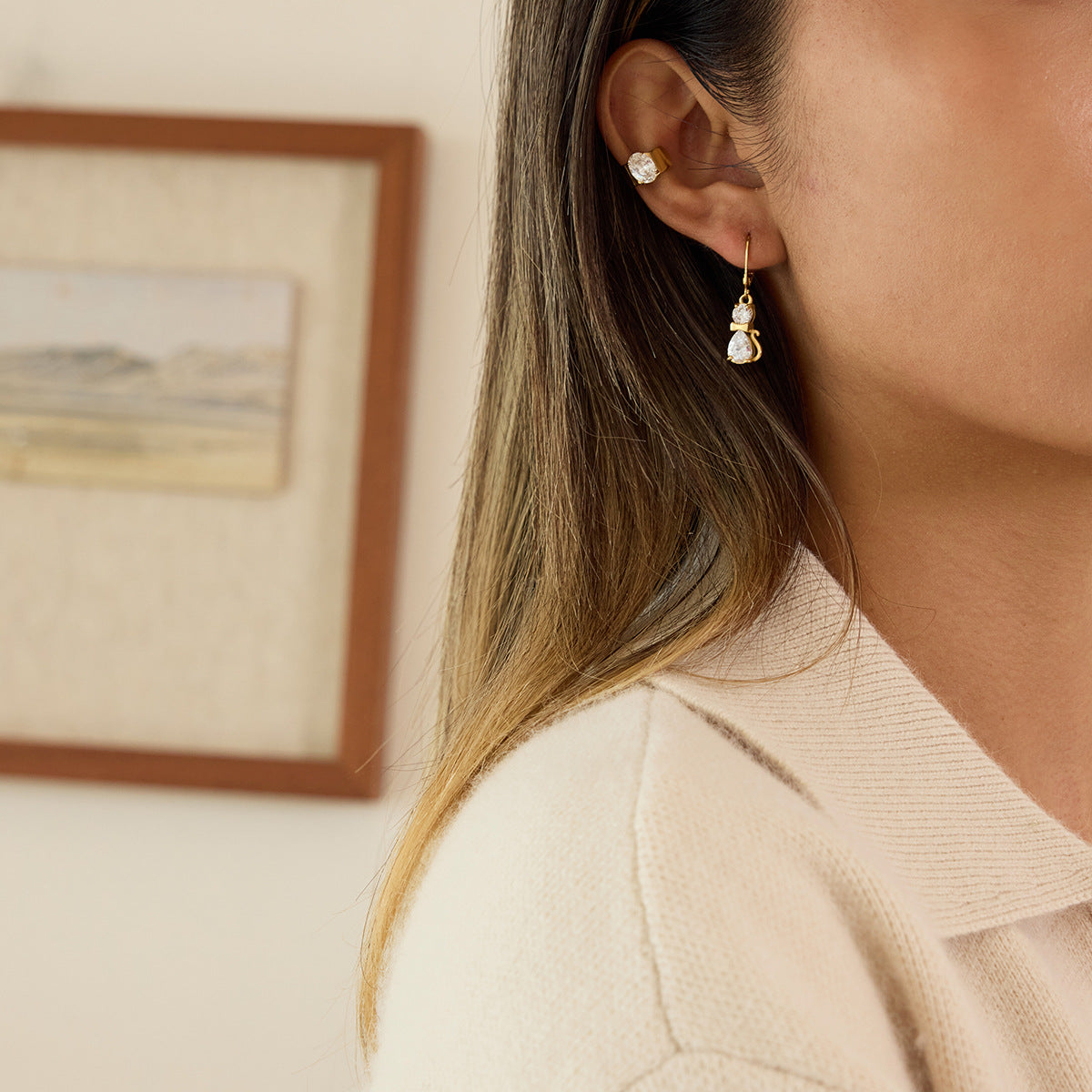 Damen Ohrhänger mit elegantem Katzenmotiv und funkelnden Kristallen Shop Nory