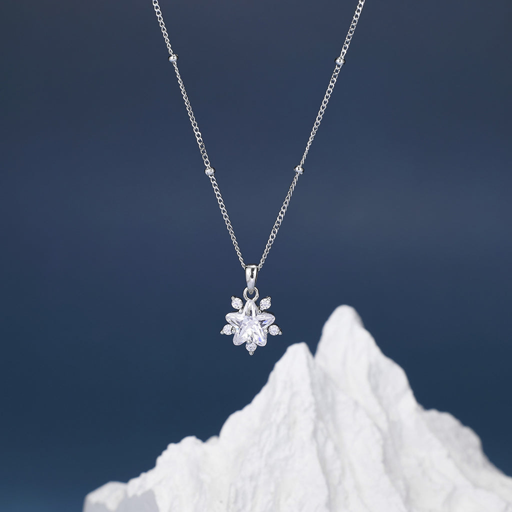 Damen Halskette mit funkelndem Schneeflockenanhänger Shop Nory