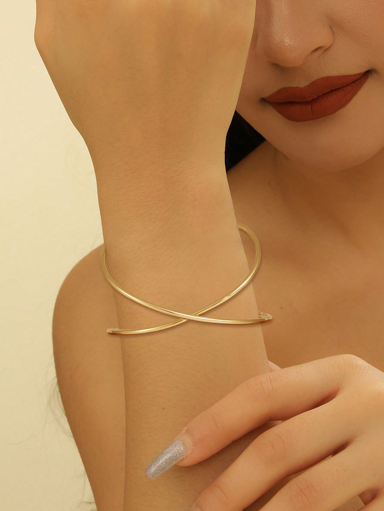 Damen Armreif mit elegantem geschwungenen Design Shop Nory