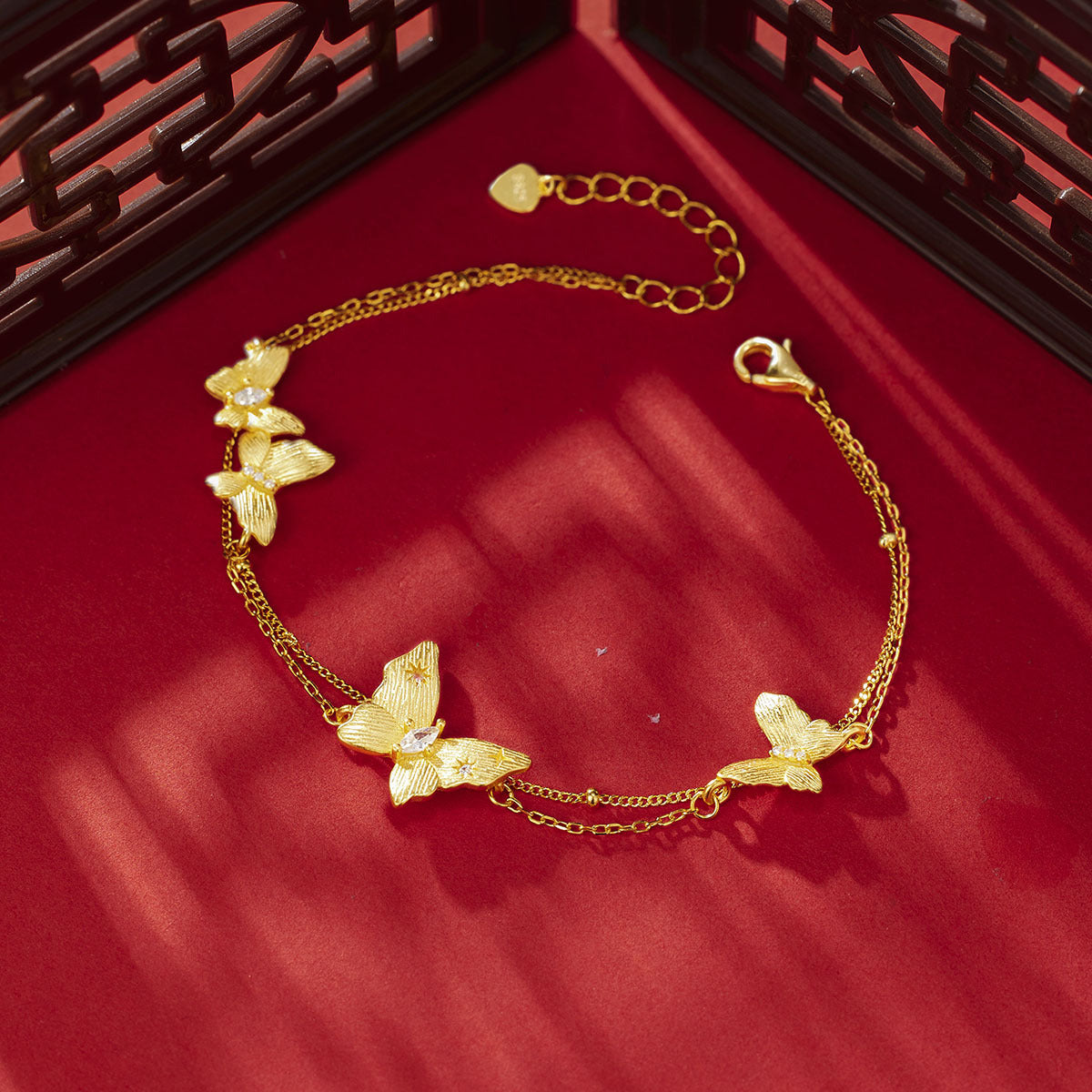 Damen Armband mit kunstvollen Schmetterlingsanhängern Shop Nory
