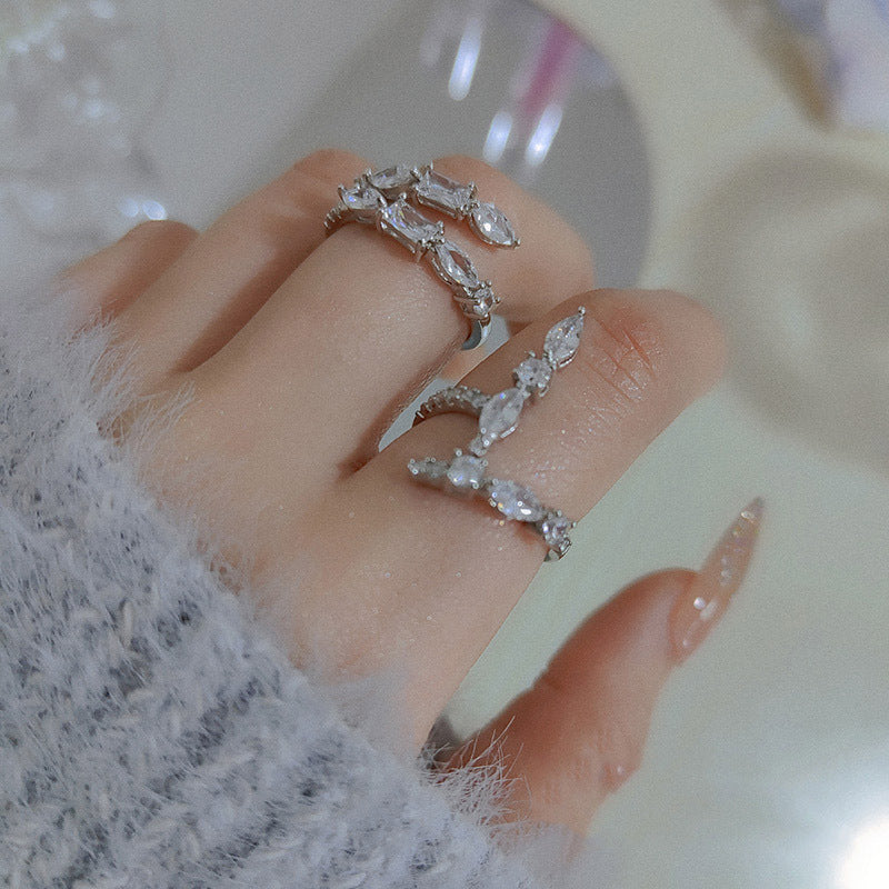 Damen Offener Ring mit filigranem Design und funkelnden Zirkonia Shop Nory