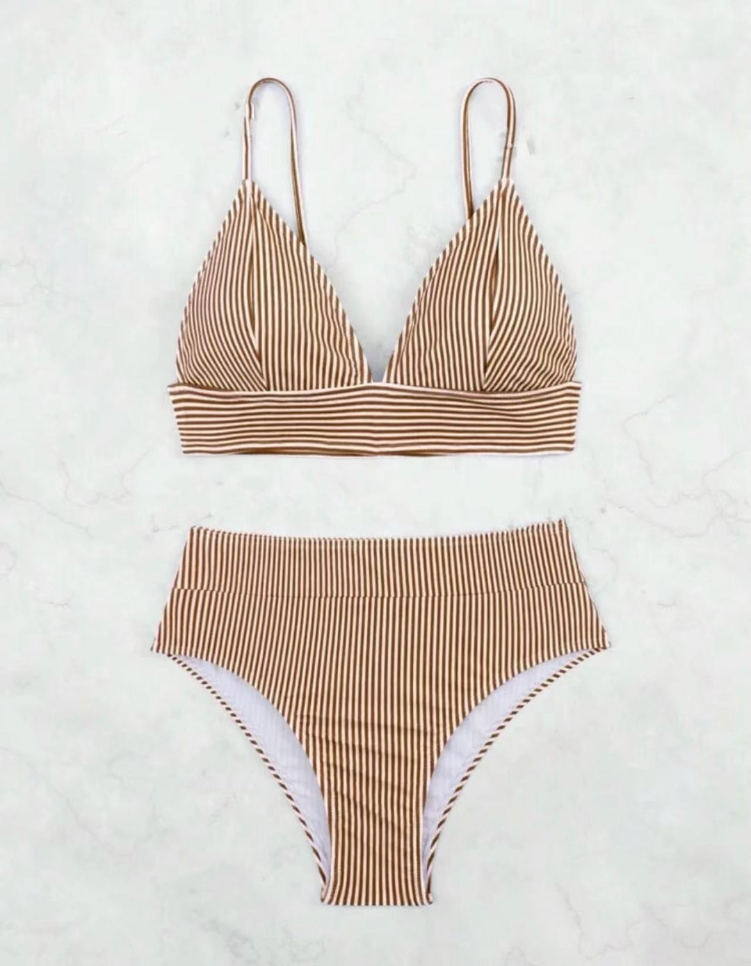 Damen Hochgeschnittener Bikini mit elegantem Streifenmuster