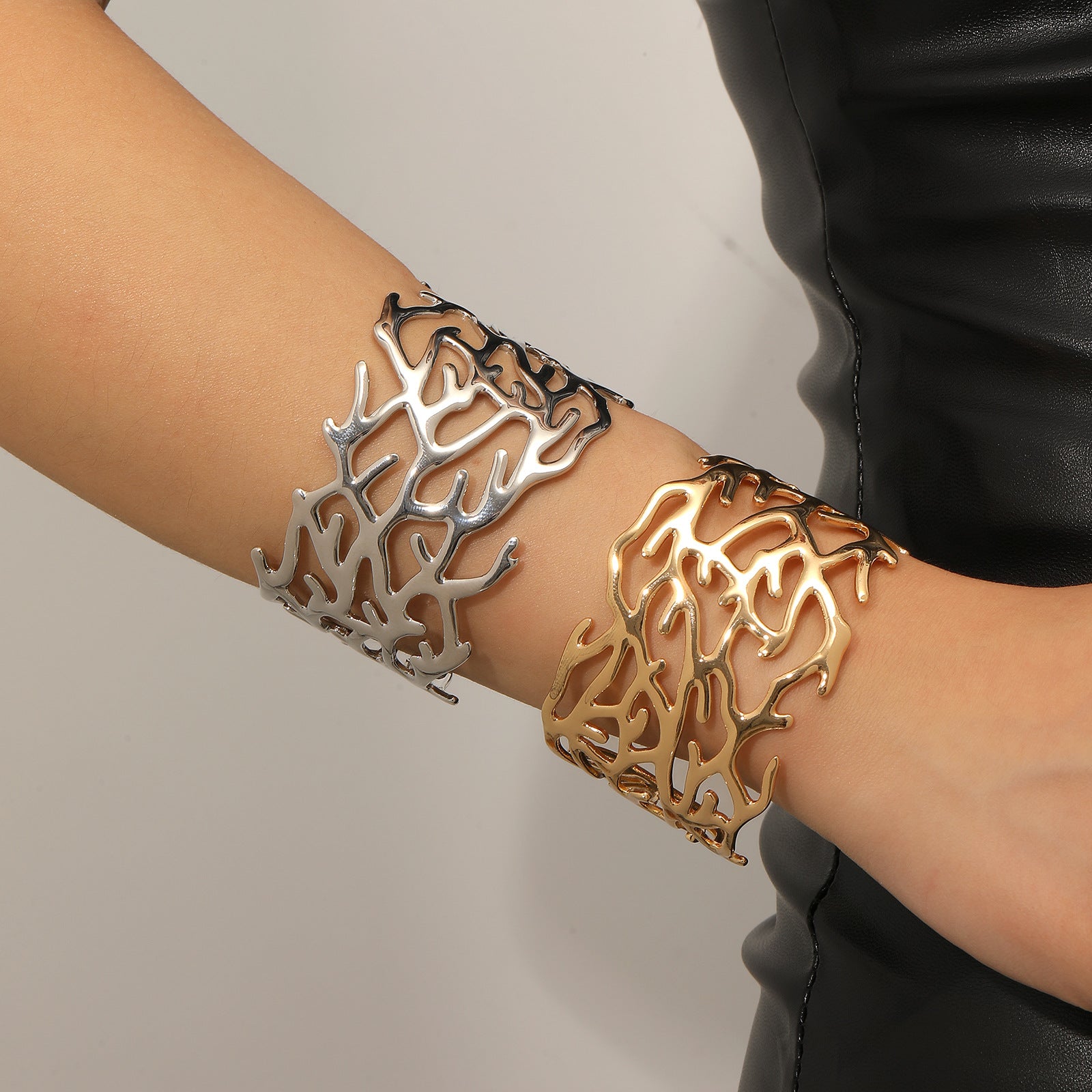 Damen Offener Armreif im eleganten Korallen Design Shop Nory