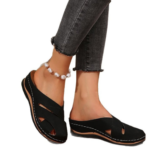 Damen Bequeme geschlossene Pantoletten mit Cut-Outs, gepolstertem Komfortfußbett und leichter Keilsohle Shop Nory