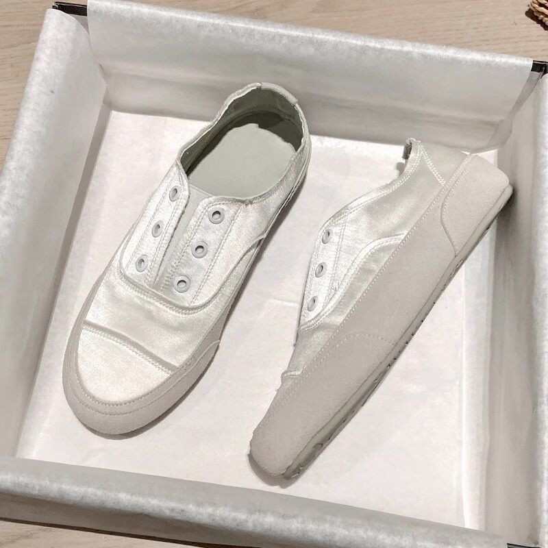 Damen Satin‑Slip‑On Sneaker mit gummierter Zehenkappe und elastischem Einstieg Shop Nory