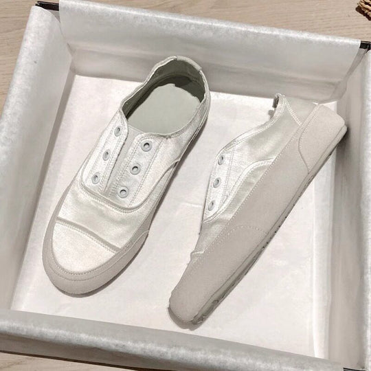 Damen Satin‑Slip‑On Sneaker mit gummierter Zehenkappe und elastischem Einstieg Shop Nory