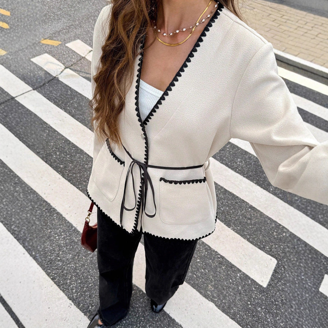 Damen Taillierter Strickblazer mit Bindegürtel und Zierborten Shop Nory