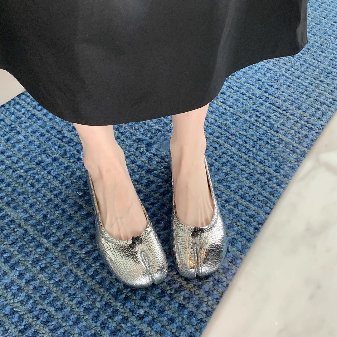 Damen Ballerinas mit glänzender Oberflächenstruktur und zierlicher Schleifenverzierung