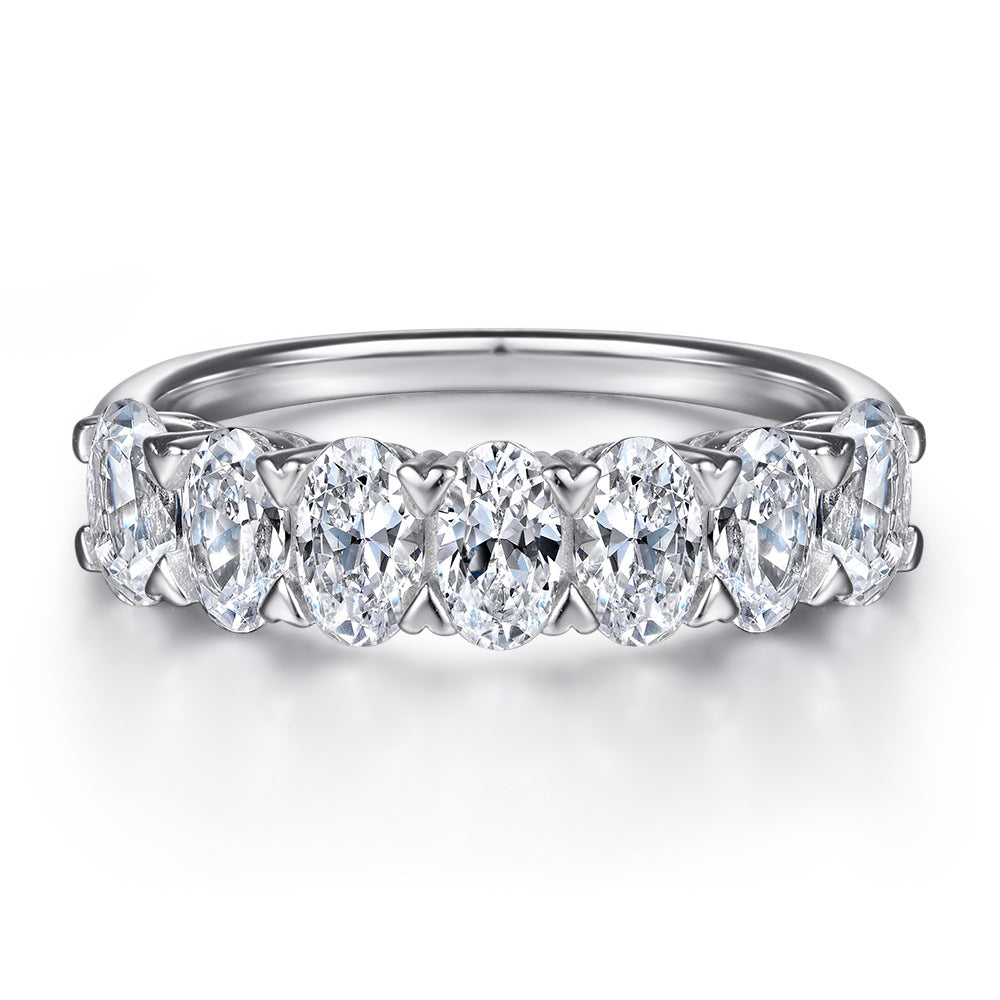 Damen Eleganter und funkelnder Verlobungsring mit ovalem Diamanten Shop Nory