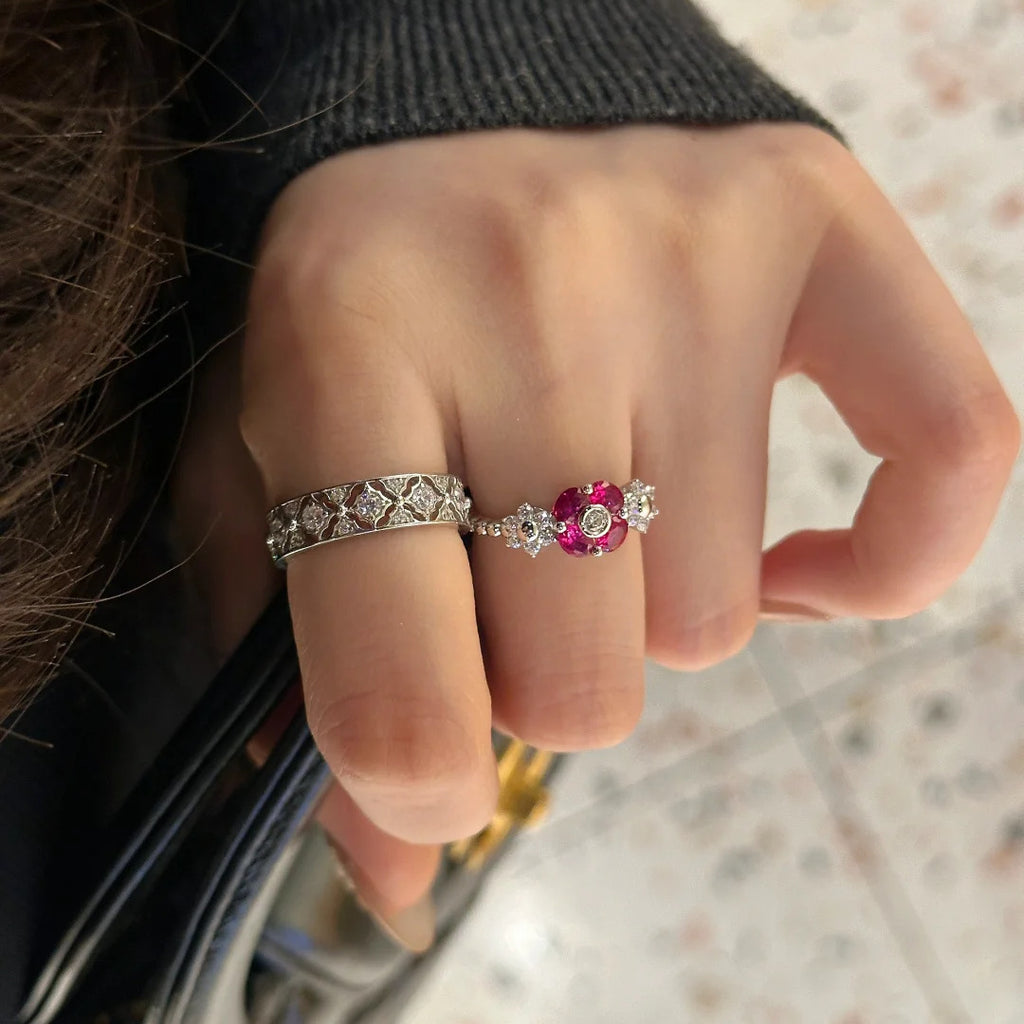 Damen Schmuckring mit floralem Design und funkelnden Zirkonia Shop Nory