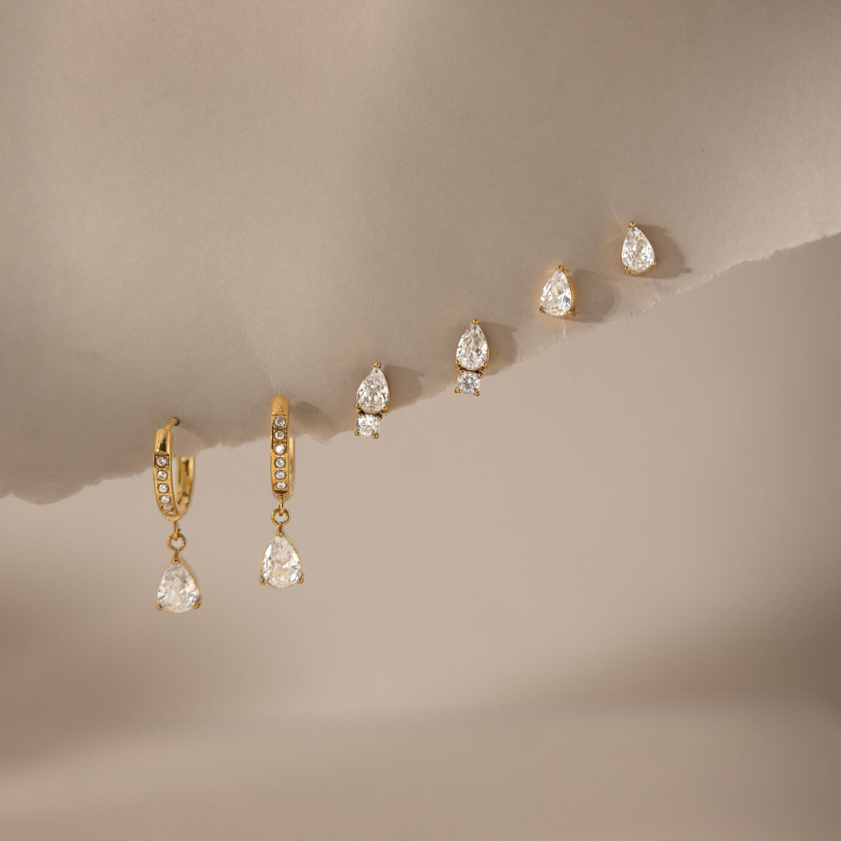 Damen Ohrhänger mit eleganten Tropfen-Design und funkelnden Zirkonia Shop Nory