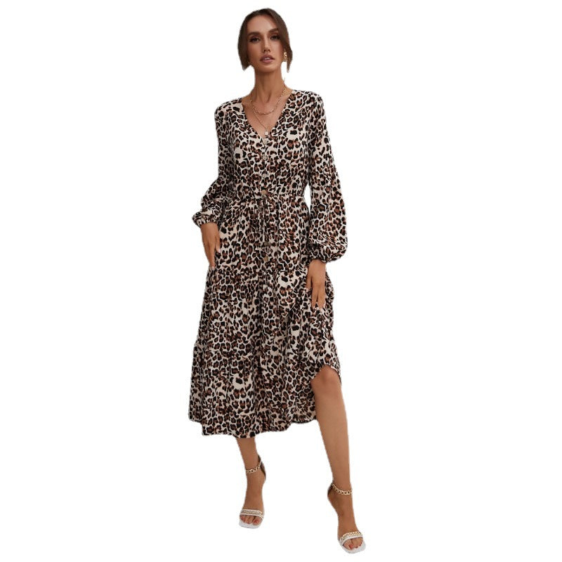 Damen Midikleid im Leo-Print mit V‑Ausschnitt, Knopfleiste, Kordeltaillen und Stufenrock Shop Nory