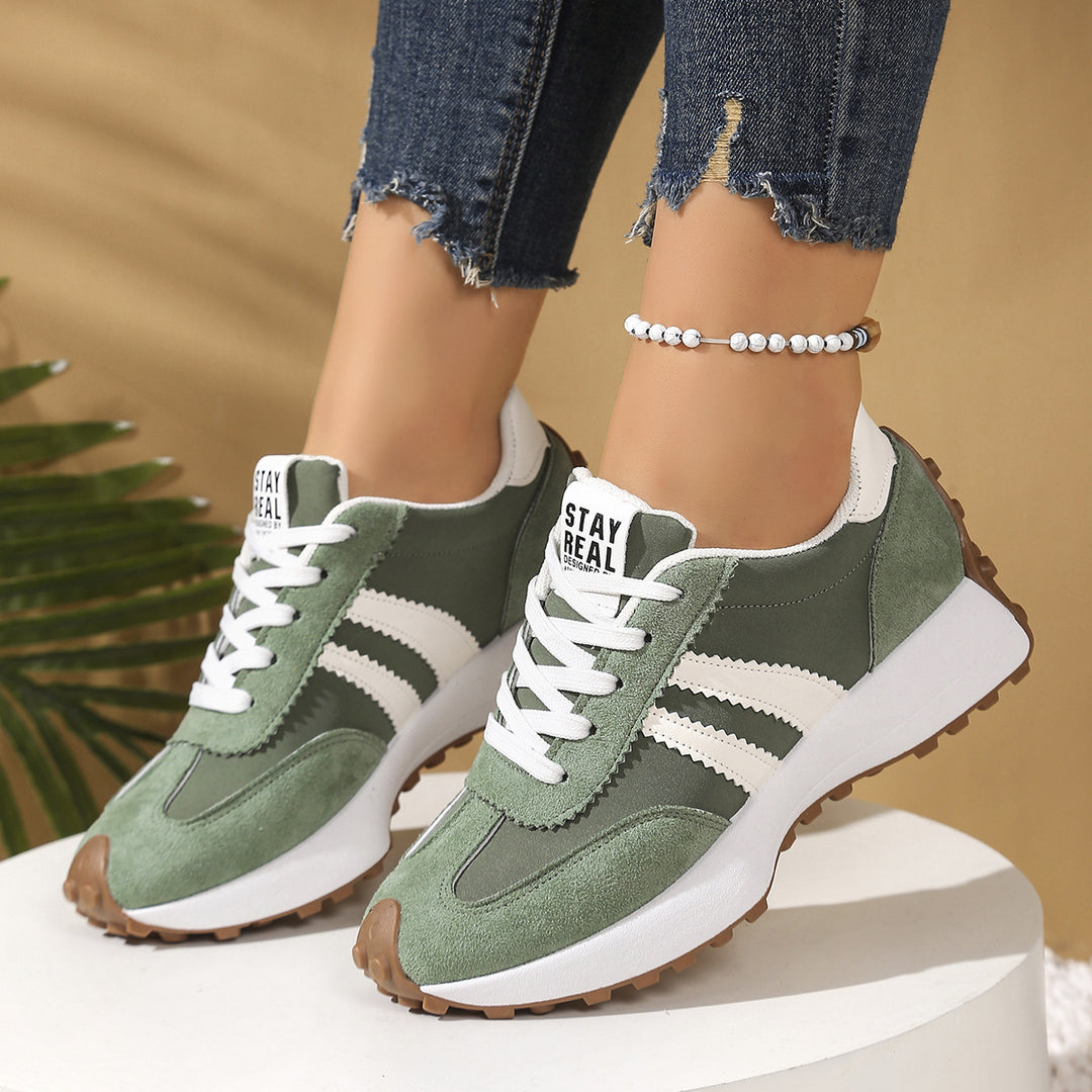 Damen Retro-Sneaker mit profilierter Gummisohle und dekorativen Zierstreifen Shop Nory