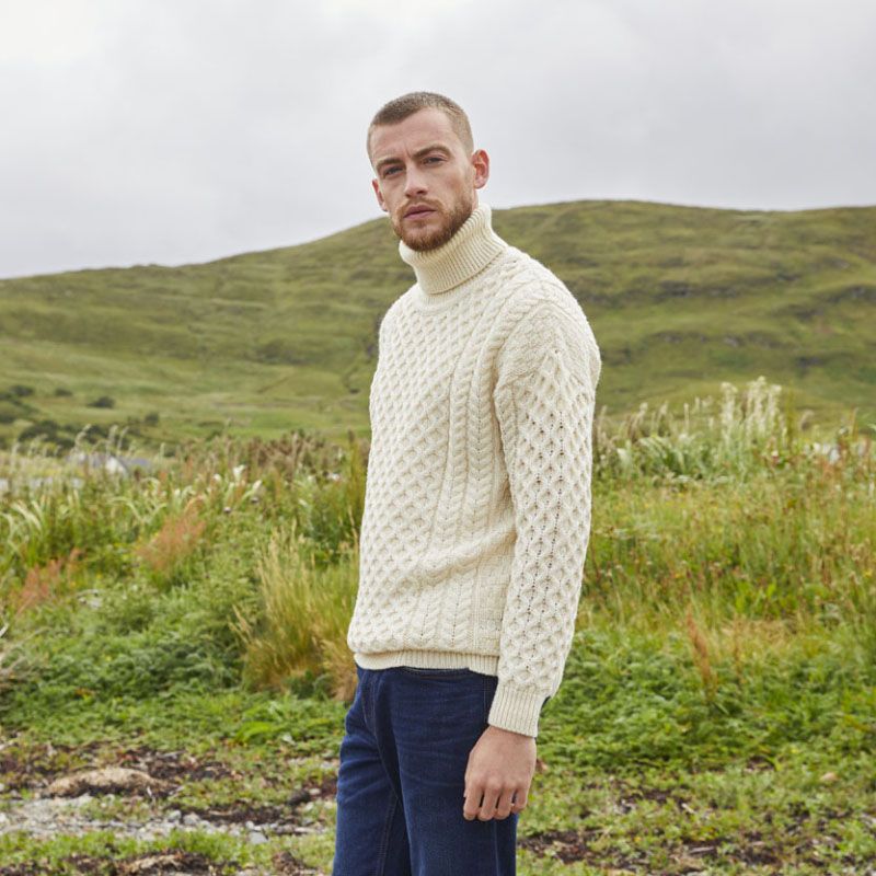Herren Strickpullover mit Stehkragen und Kabelmuster