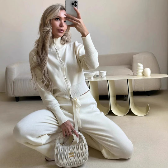 Damen gestricktes Lounge-Set mit kurzem Reißverschluss-Cardigan und weitem High-Waist-Jogginghose Shop Nory