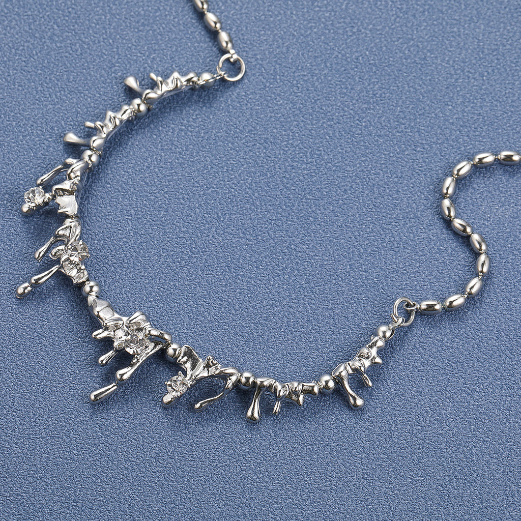 Damen Halskette mit skulpturalen Detailformen und funkelnden Zirkonia Shop Nory