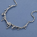 Damen Halskette mit skulpturalen Detailformen und funkelnden Zirkonia Shop Nory