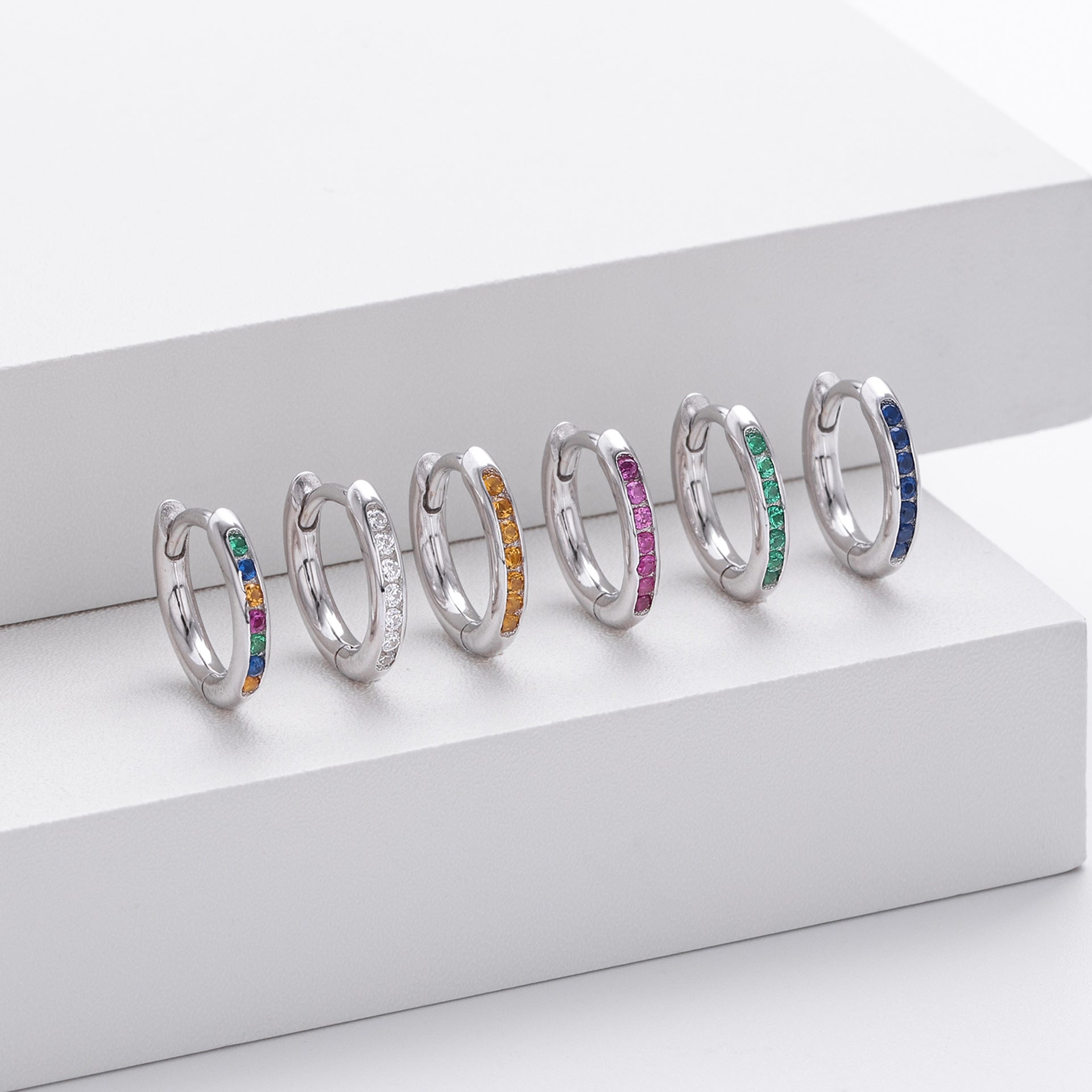 Damen Creolenohrringe mit funkelndem Zirkonbesatz aus hochwertigem 925 Sterling Silber Shop Nory