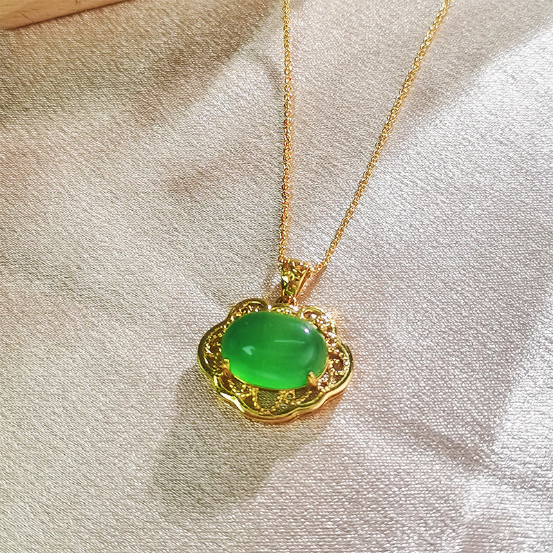 Damen Halskette mit feinem Edelsteinanhänger in goldener Fassung Shop Nory