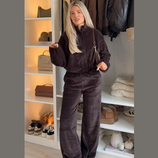 Damen Samt-Relax-Set mit Reißverschluss-Jacke, Stehkragen & High‑Waist Weitbein‑Hose Shop Nory