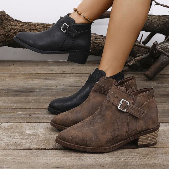 Damen Kurzschaft‑Ankle‑Boots mit seitlichem Reißverschluss, Zier­schnalle und geflochtener Keil‑Optik Shop Nory