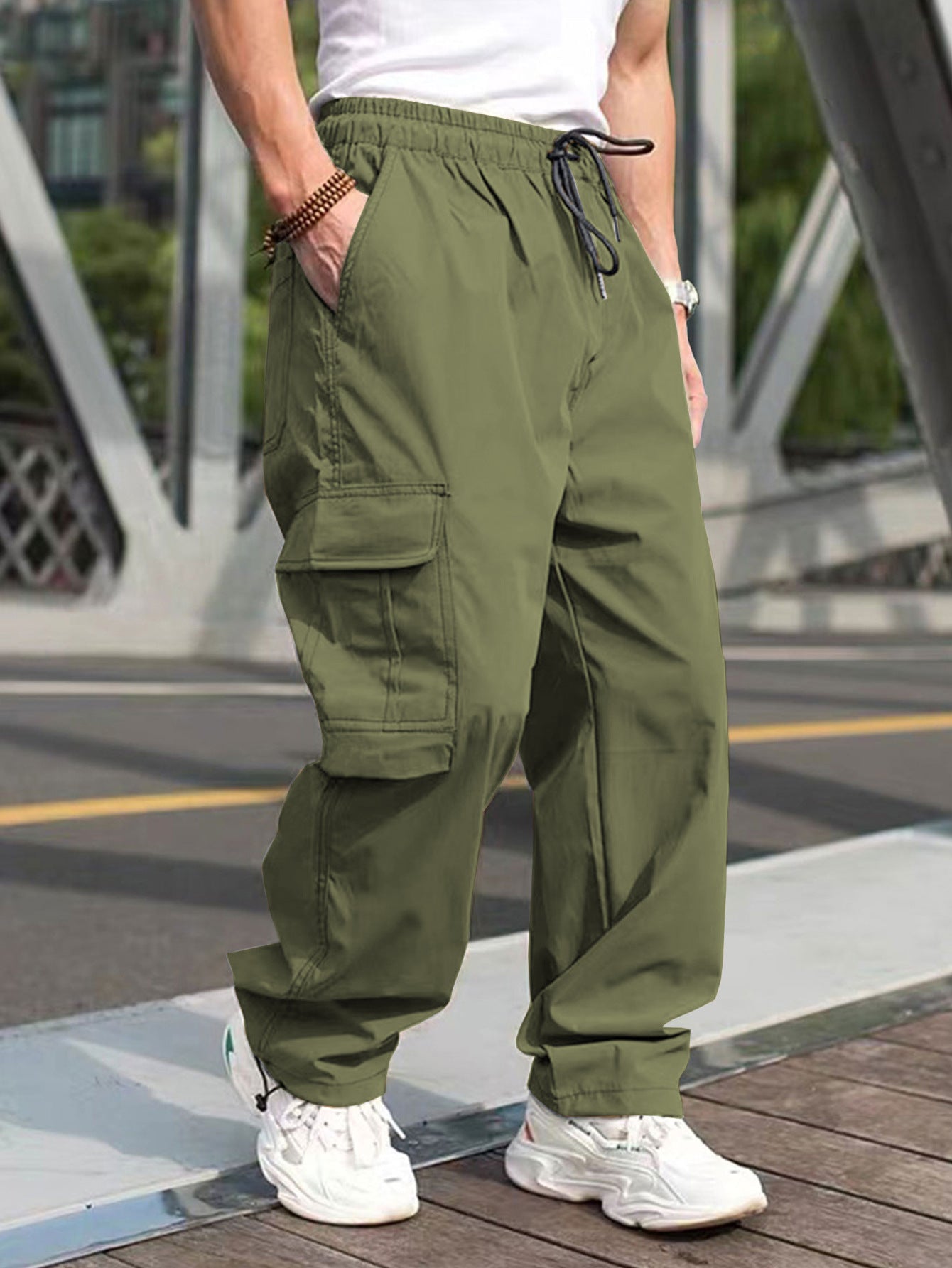 Herren moderne Cargohose mit elastischem Bund und multifunktionalen Taschen